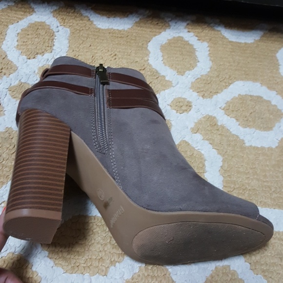 Shoe - Picture 3 of 4